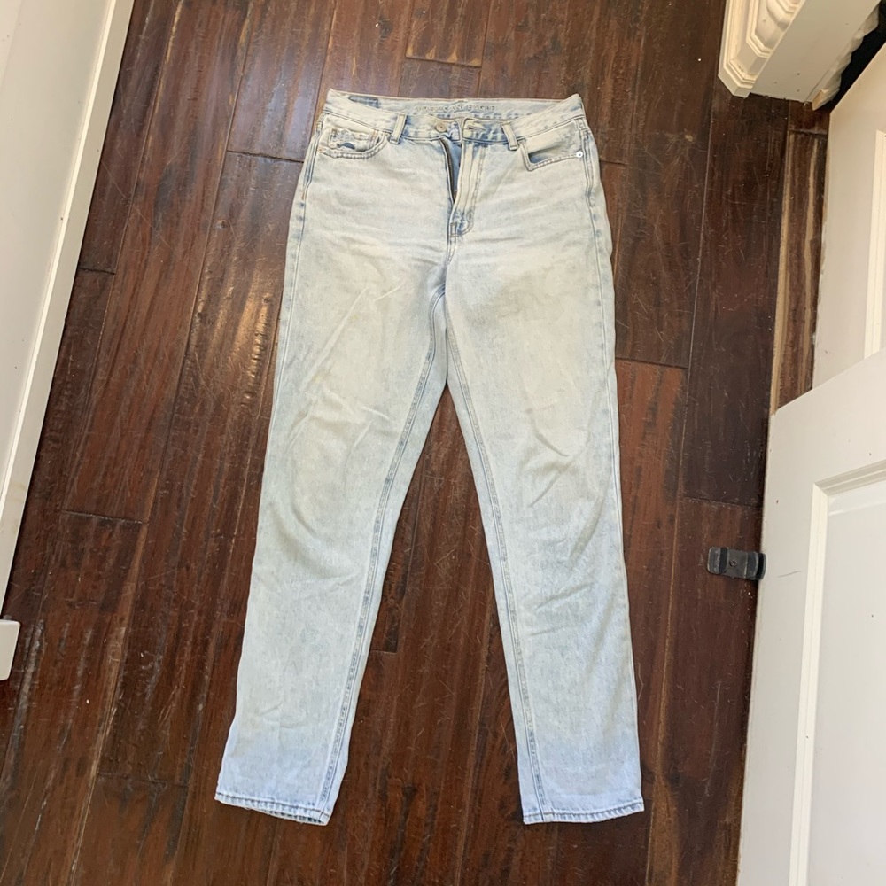 american eagle light wash mom jean